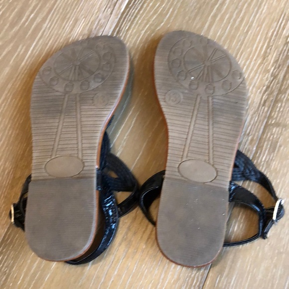 Girl’s Cat & Jack black sandals - Picture 3 of 3